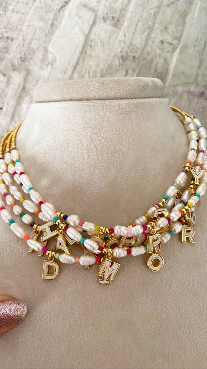 Pearls and colors initial chain